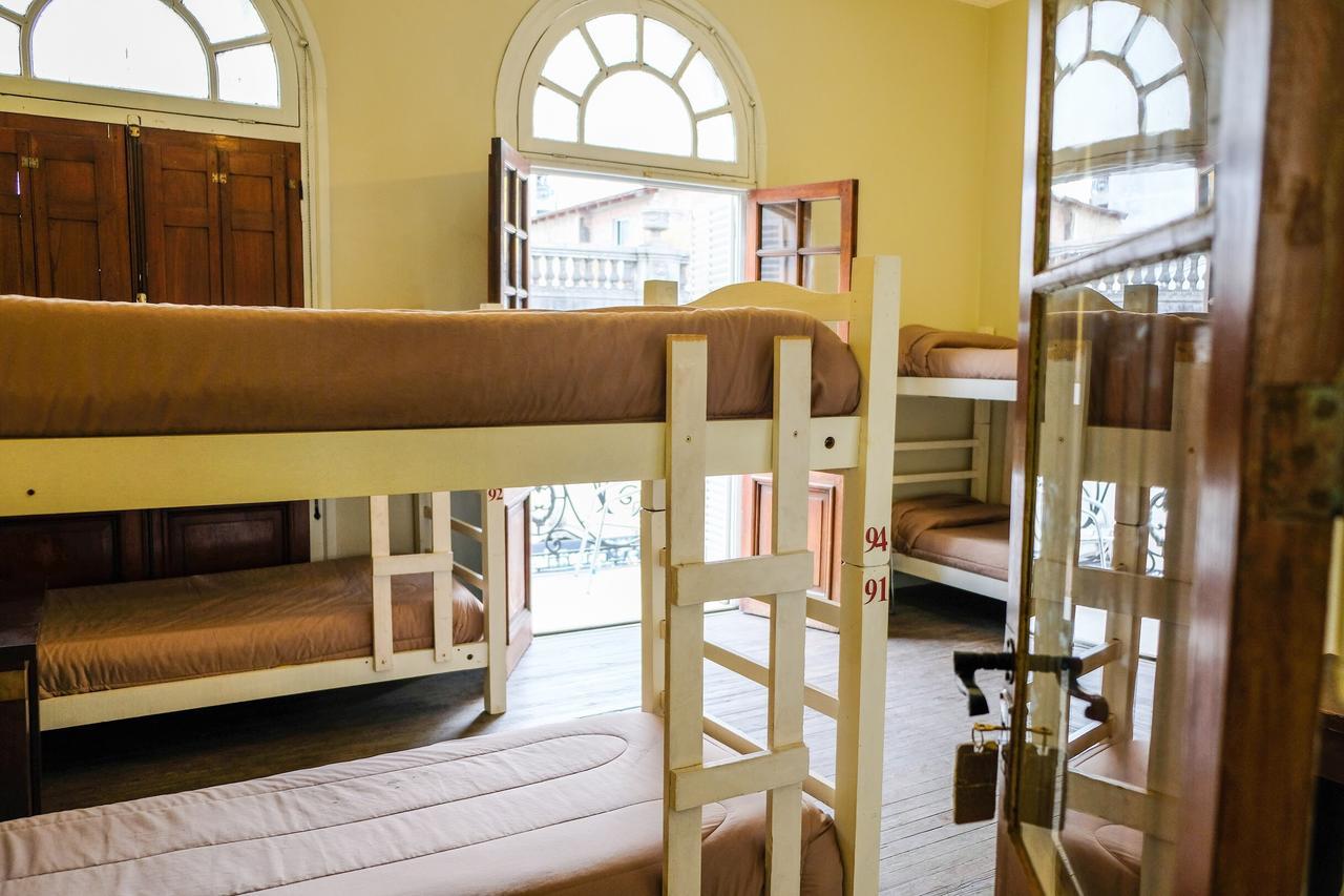 Hostel Del Centro San Miguel de Tucuman Bagian luar foto